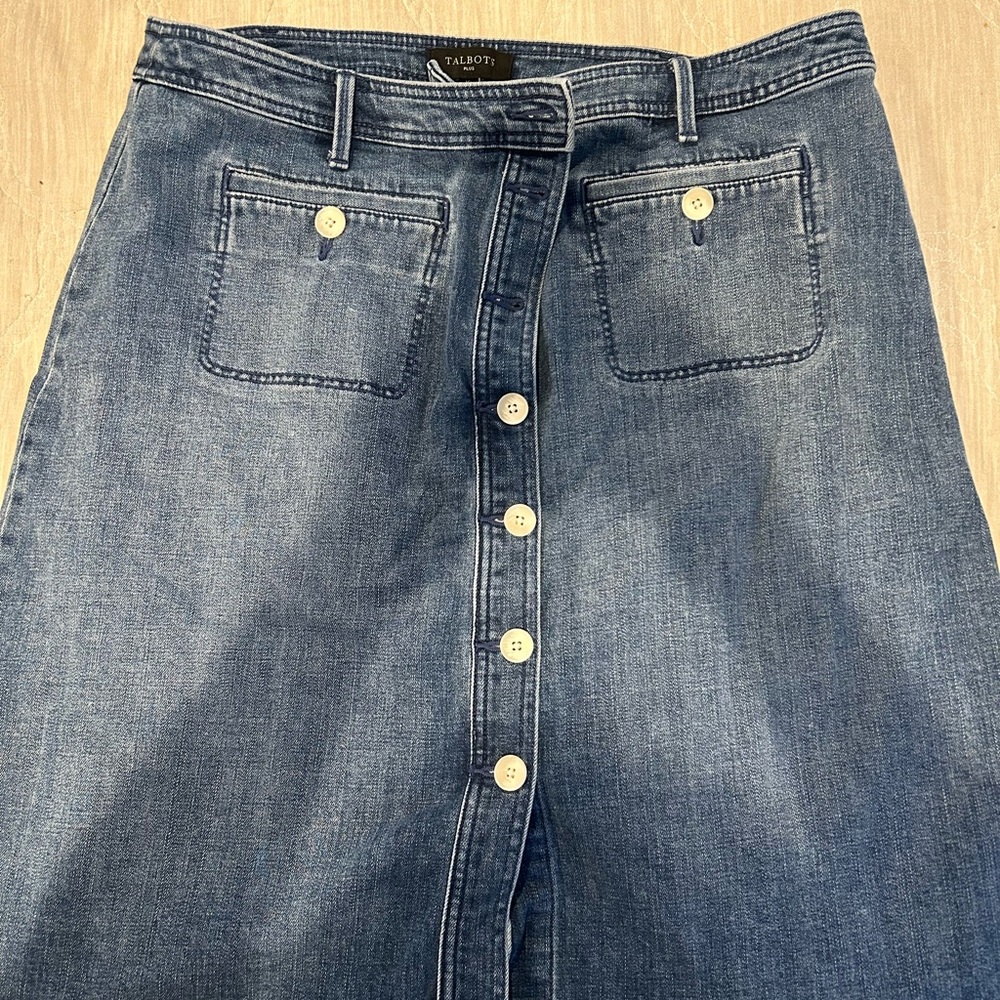 Talbots Women's Blue Denim Skirt 16w never worn no tags.